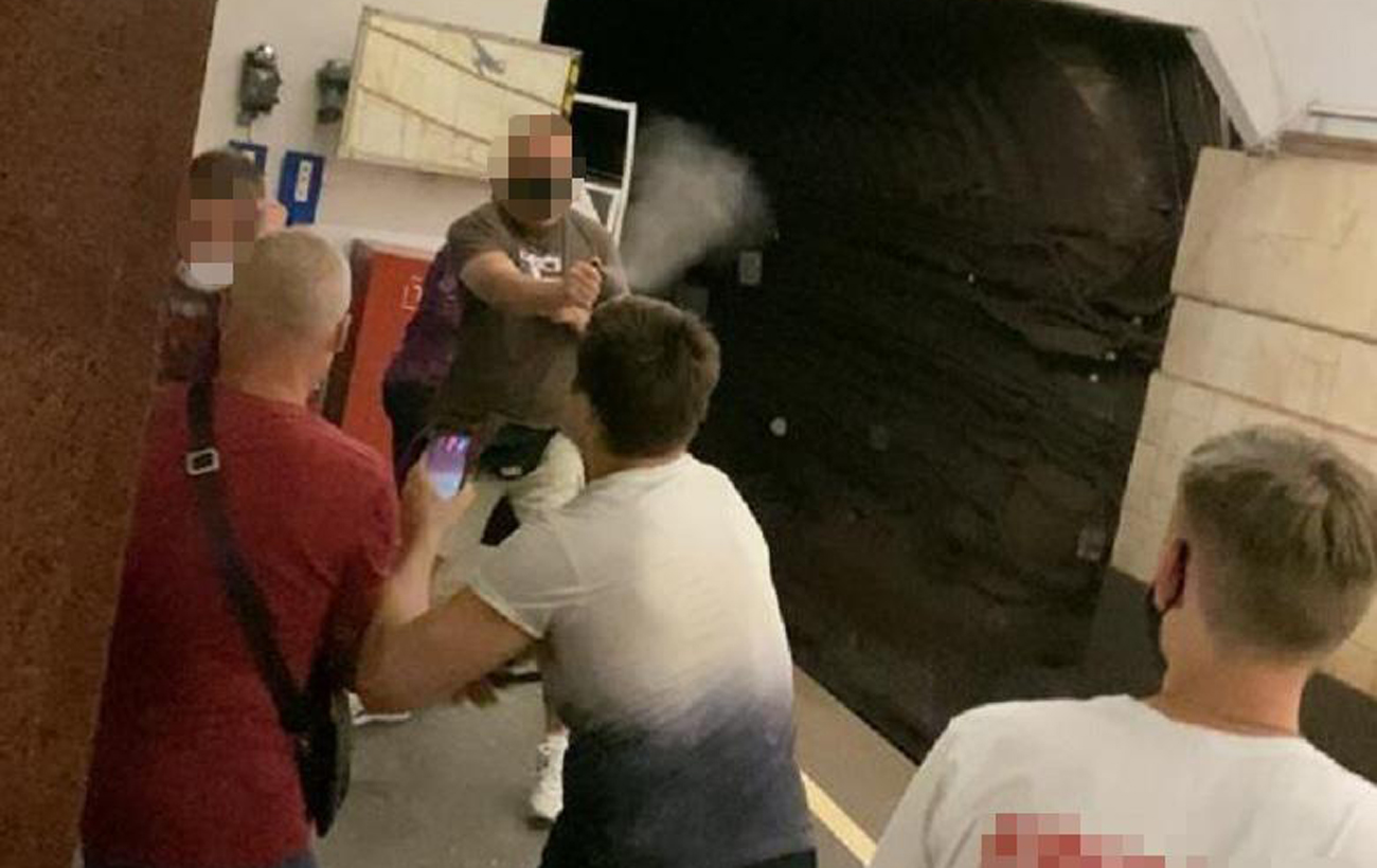 У київському метро сталися сутички, двох осіб затримали